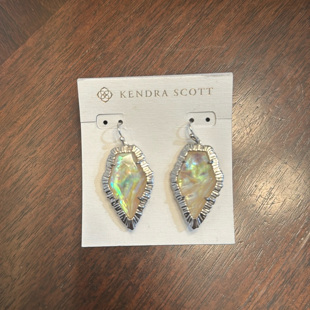 Kendra Scott Arrowhead Earrings